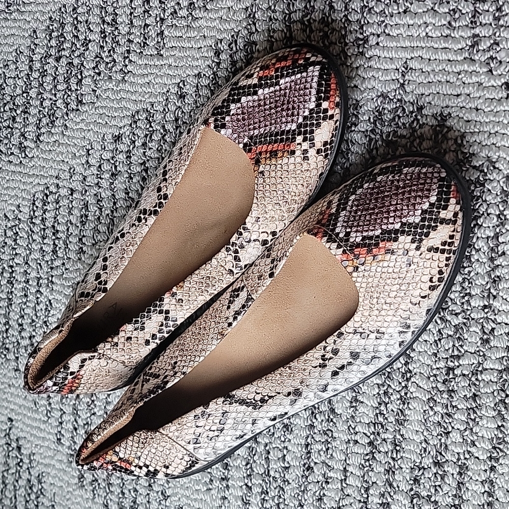 Naturalizer Tan Snakeskin Flats Size 10W